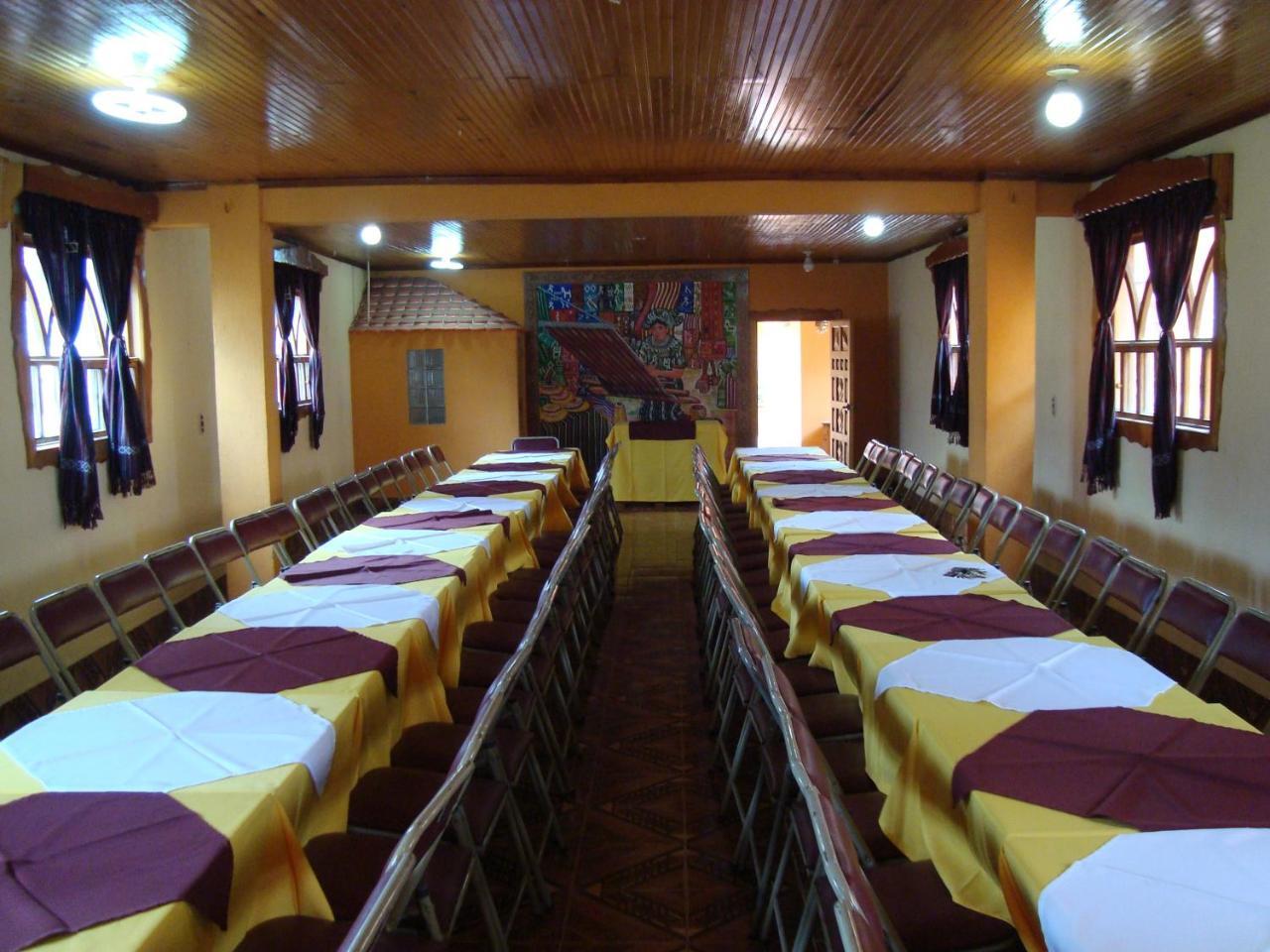 Hotel Y Restaurante Villa Nebaj Екстер'єр фото